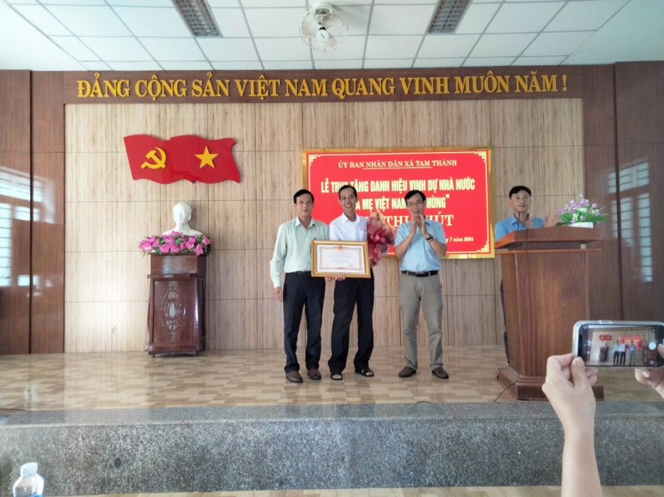 Tam Thành tổ chức lễ trao tặng danh hiệu vinh dự 