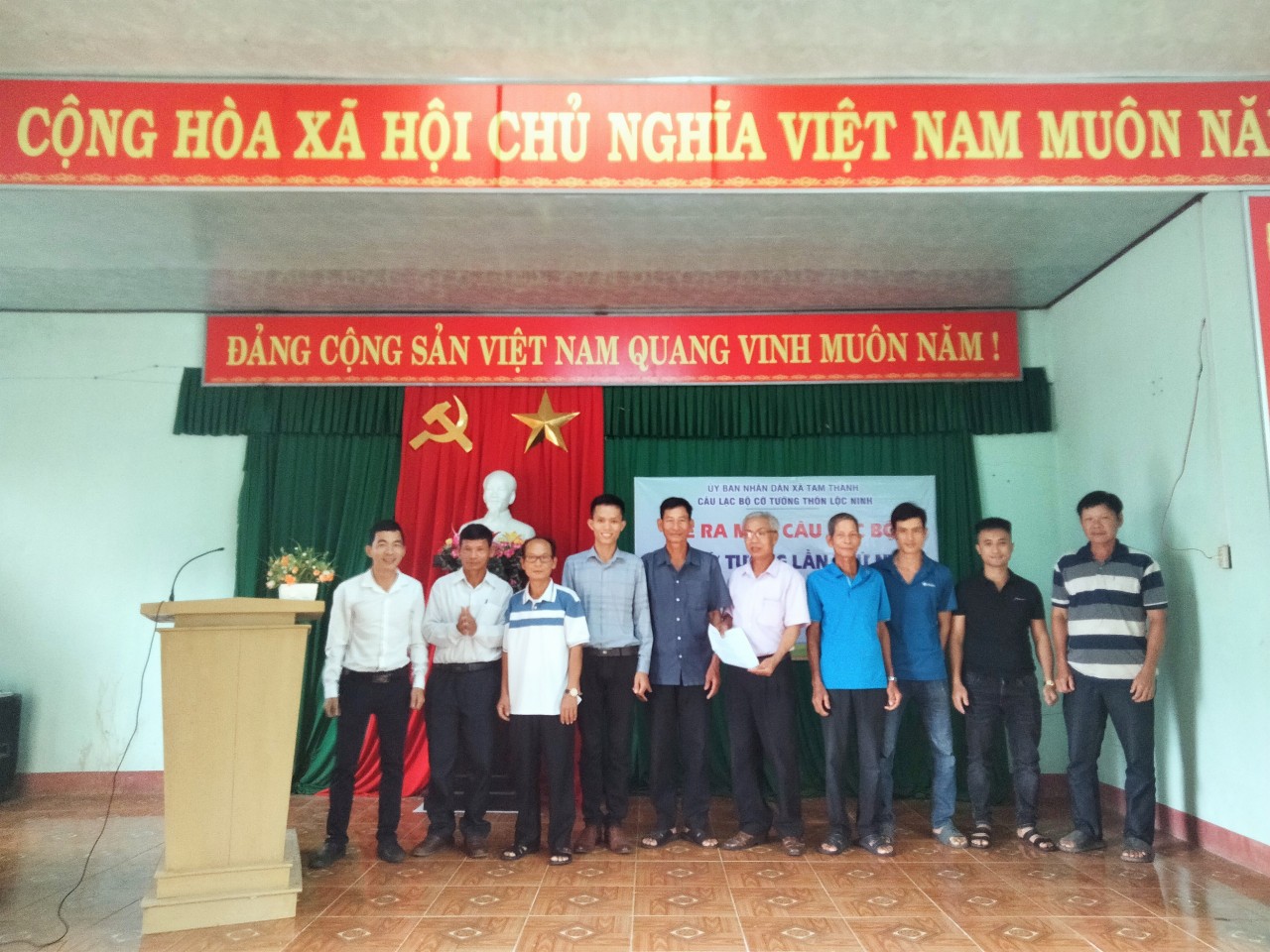Trao Quyết định thành lập CLB Cờ tướng thôn Lộc Ninh